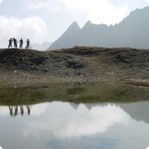 Durch die Silvretta Arena und das hochalpine, imposante Bike-Revier von Samnaun-Ischgl mit kostenlosem Bergbahn-Transport. 9'000 Verticals wären an einem Tag möglich.