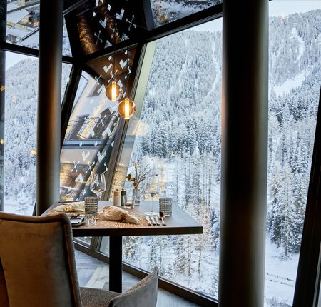 laret-panorama-dining-samnaun.jpg