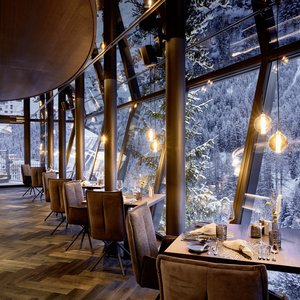 Wellhotel: Ein Speisesaal wie ein Adlerhorst