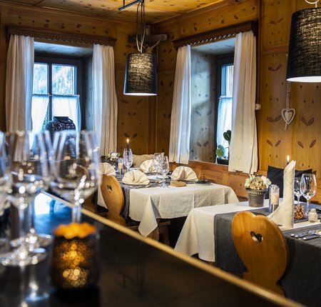 laret-panorama-dining-samnaun.jpg